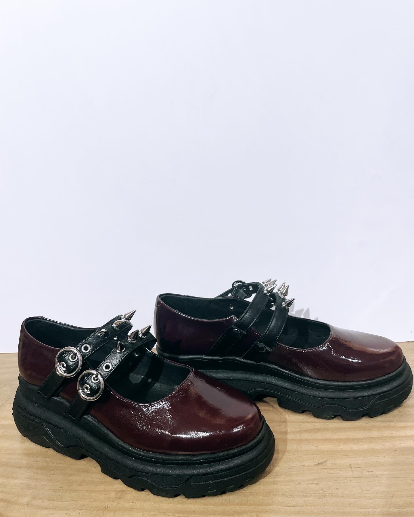 Zapatillas Burdeo GHO