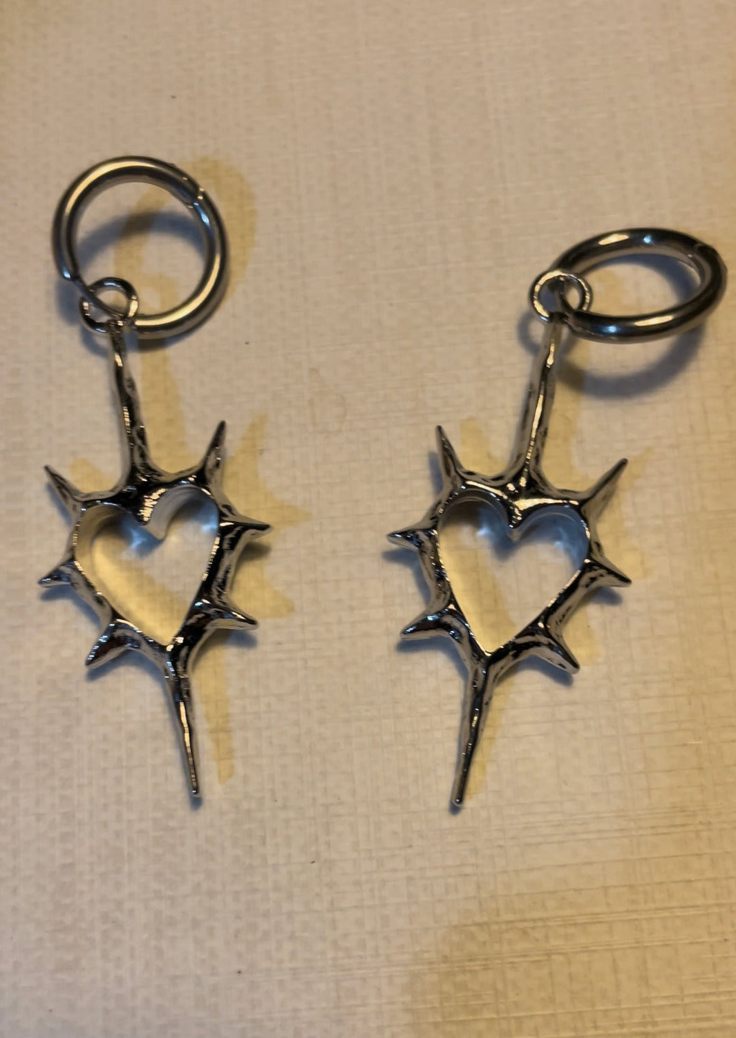 Aros de corazón Goticos